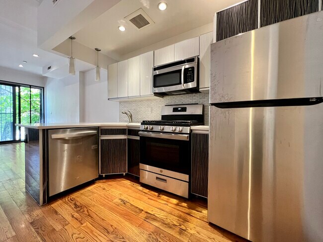 Building Photo - 162 W 120th St