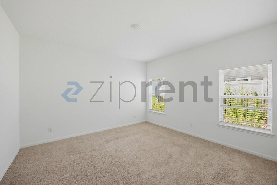 Building Photo - Unit