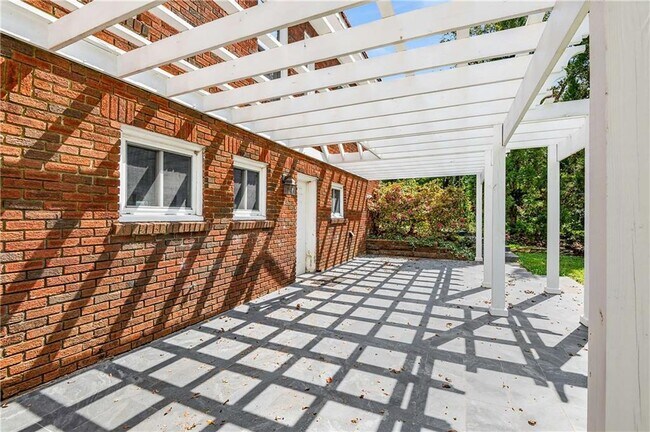 Building Photo - 787 Flat Shoals Ave SE