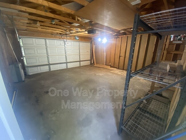 Building Photo - 1330 E 7th St