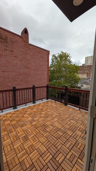 Building Photo - 628 Portland St