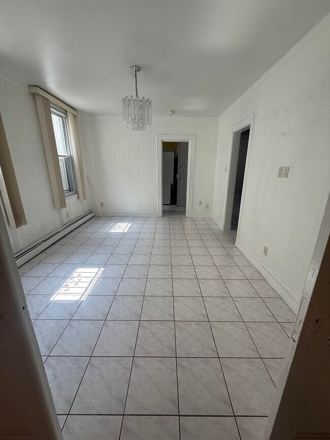 Building Photo - 417 42nd St