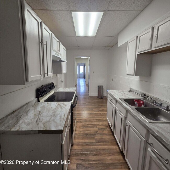 Building Photo - 1606 Dickson Ave