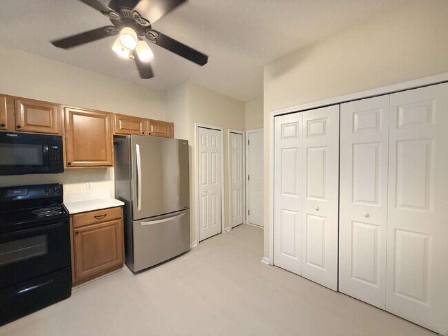Building Photo - The Gables 2BR | 2.5BA Townhome!