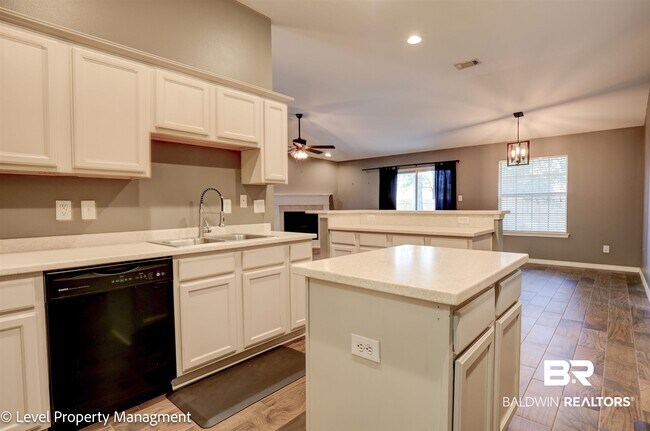 Building Photo - 15307 Hearthstone Dr
