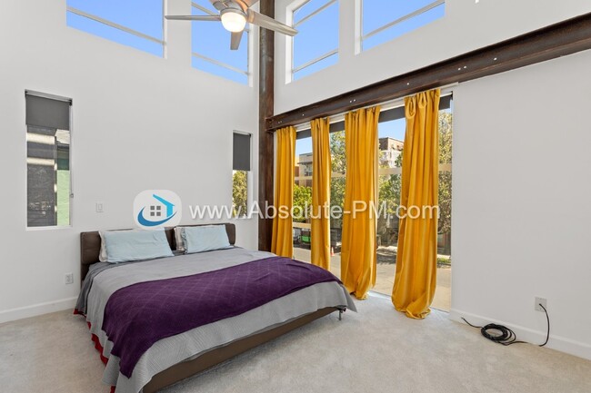Building Photo - Amazing 2 Bedroom 1.5 Bath Townhome in the...