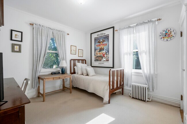 Building Photo - 5 Gerlach Pl