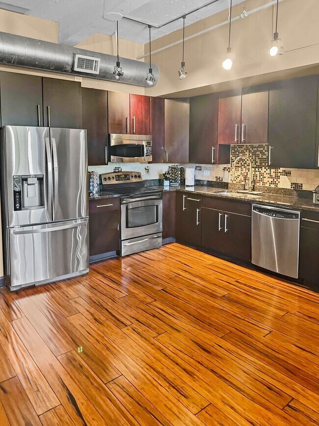 Building Photo - Modern Downtown Condo with Stunning City V...