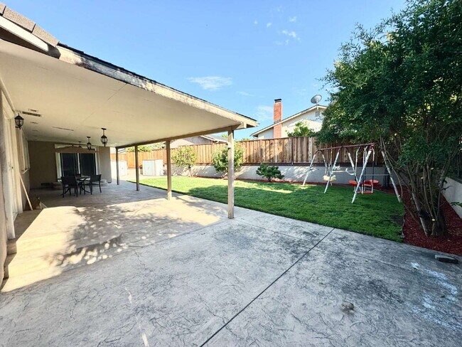 Building Photo - Large Evergreen Home with Solar & Community Pool