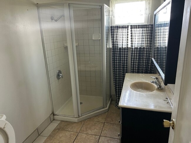 Building Photo - 3580 Van Buren Ave