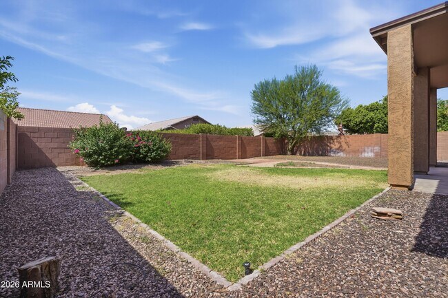 Building Photo - 4441 E Cottonwood Ln