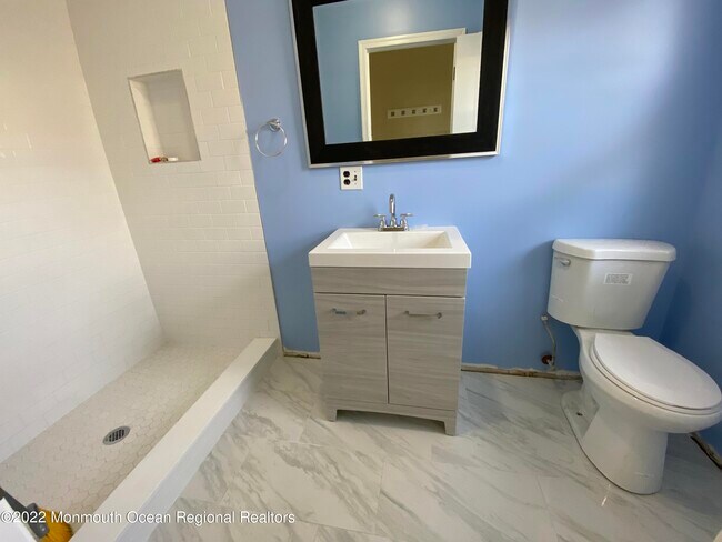 Building Photo - 2 Karen Ct