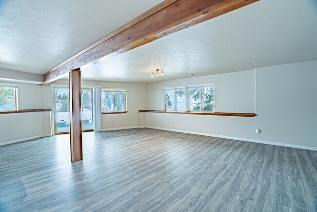 Building Photo - 10809 N McLaughlin Rd