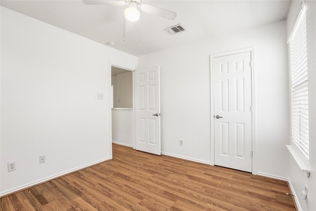 Building Photo - 2010 Ashberry Trail