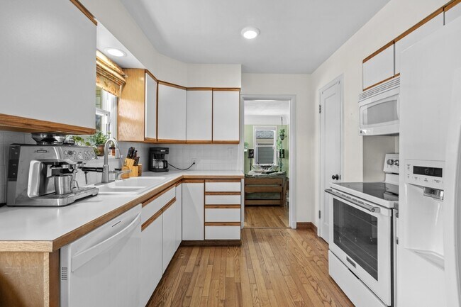 Building Photo - 2808 W Upton Ave