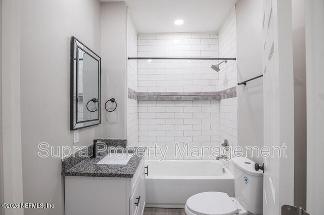 Building Photo - 2703 College St