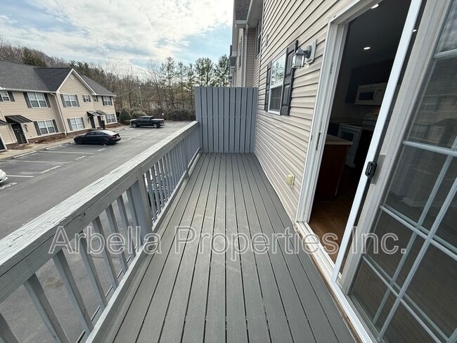 Building Photo - 2121 S Greenwood Dr