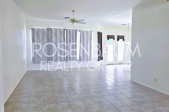 Building Photo - Stunning 2-beds, 2-baths home located in t...