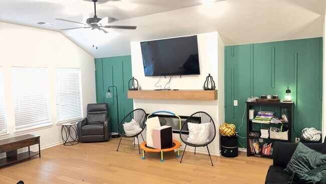 Building Photo - 701 Caladium Dr