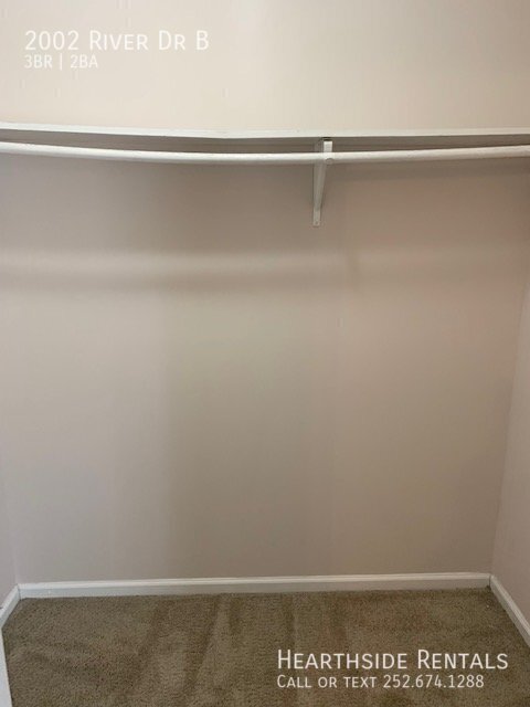 Building Photo - 2002 River Dr