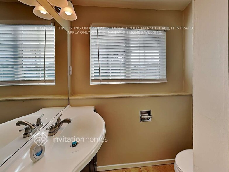 Building Photo - 10126 Stafford St