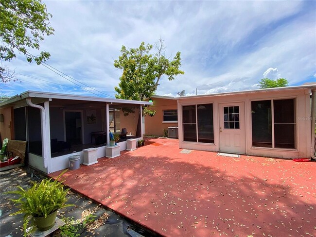 Building Photo - 3112 W Tampa Bay Blvd