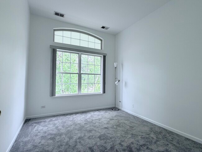 Building Photo - 1146 Bristol Ln