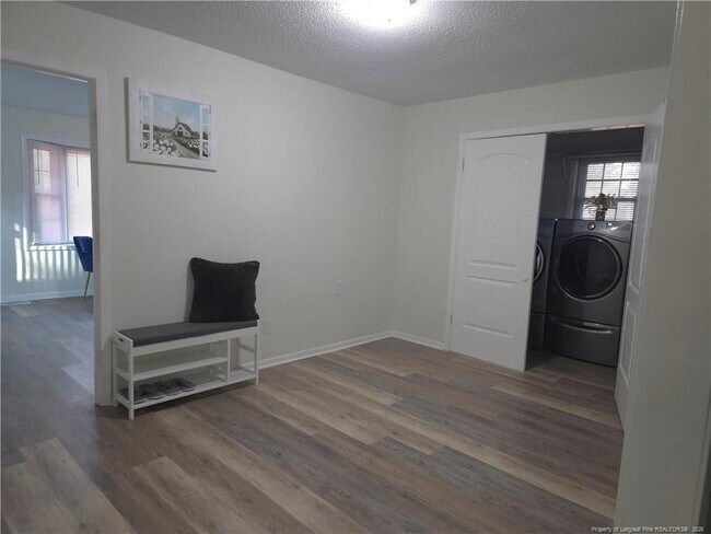 Building Photo - 5945 Muscat Rd