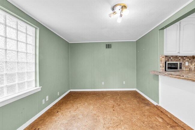 Building Photo - 4303 Piney Woods Dr