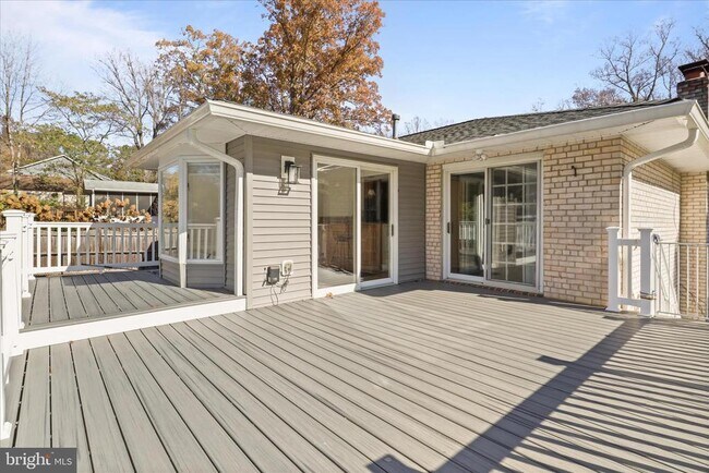 Building Photo - 3838 Glenbrook Rd