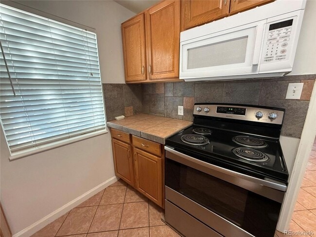Building Photo - 1349 Kenton St