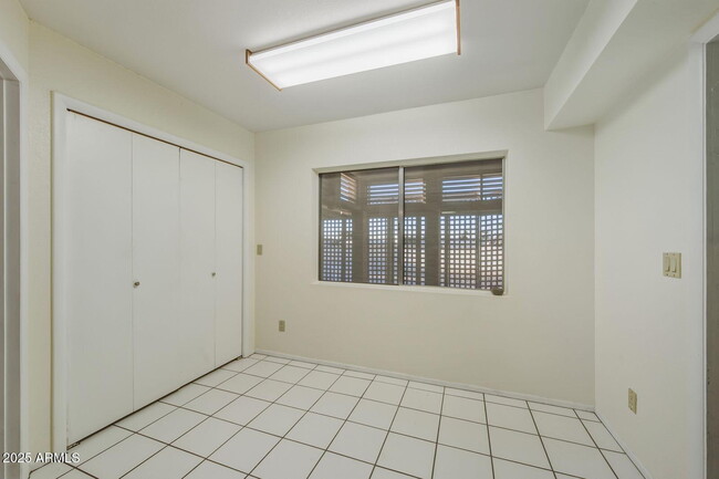 Building Photo - 6120 E Augusta Cir