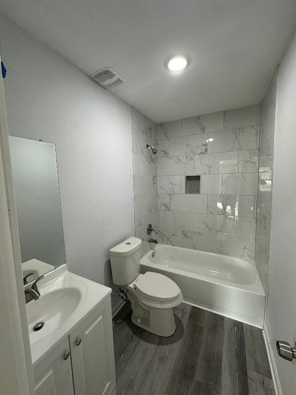 Building Photo - 215 Birch St