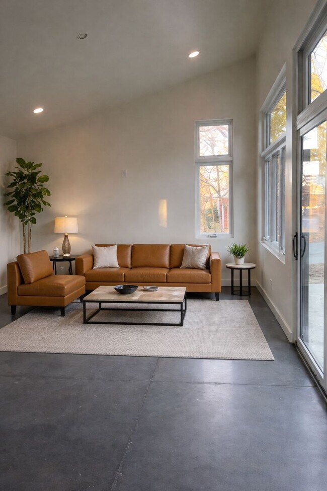 Building Photo - 1110 Waneetah Ave