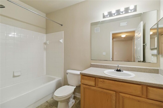 Building Photo - 1010 Villagio Cir