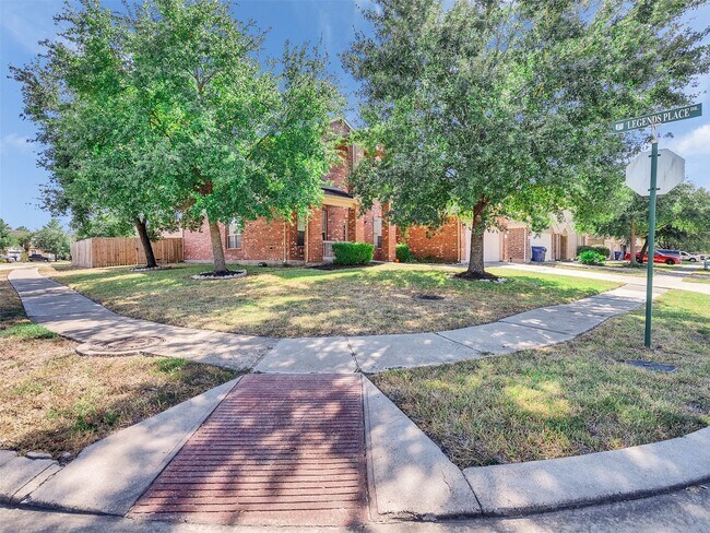 Building Photo - 29650 Legends Green Dr