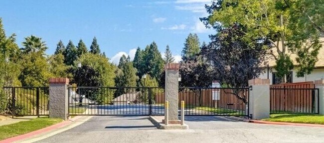 Building Photo - Spacious 4 Bedroom Home in Gated Somerset Hills – 3-Car Garage & Large Backyard
