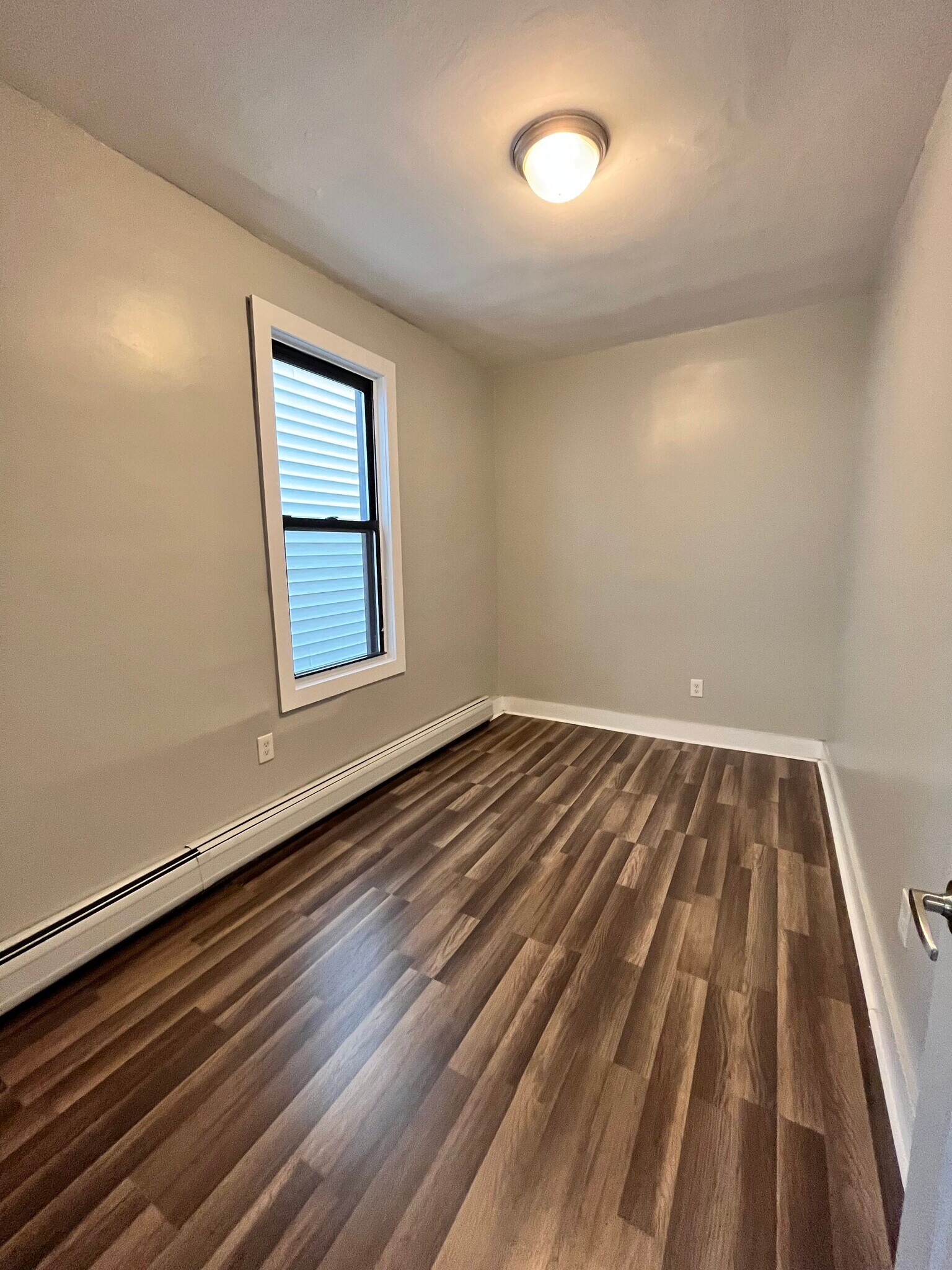 122 Randolph Ave 1R - 120 Randolph Ave
