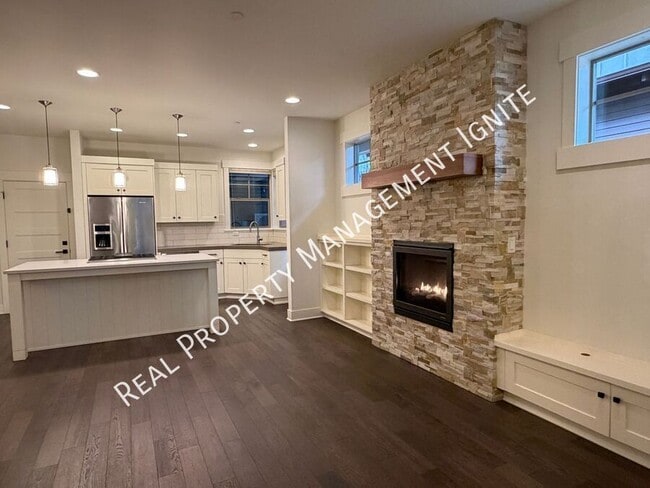 Building Photo - 1650 NW Lewis St