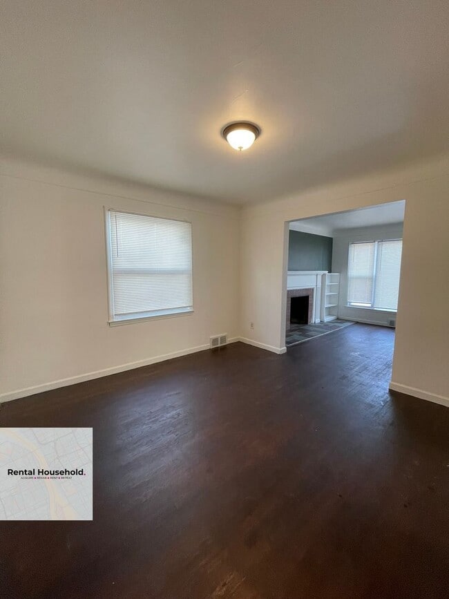 Building Photo - Dream Bungalow Awaits: Space, Style & Serenity!~ $1400