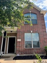 Building Photo - 1000 Spring Loop