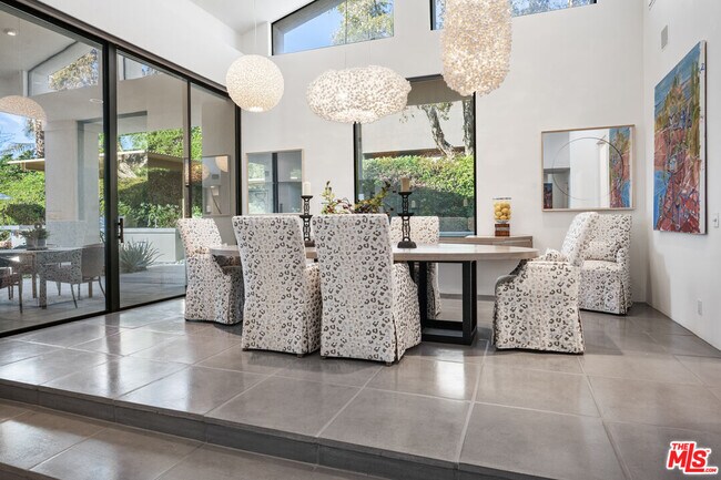 Building Photo - 6 Rocky Ln