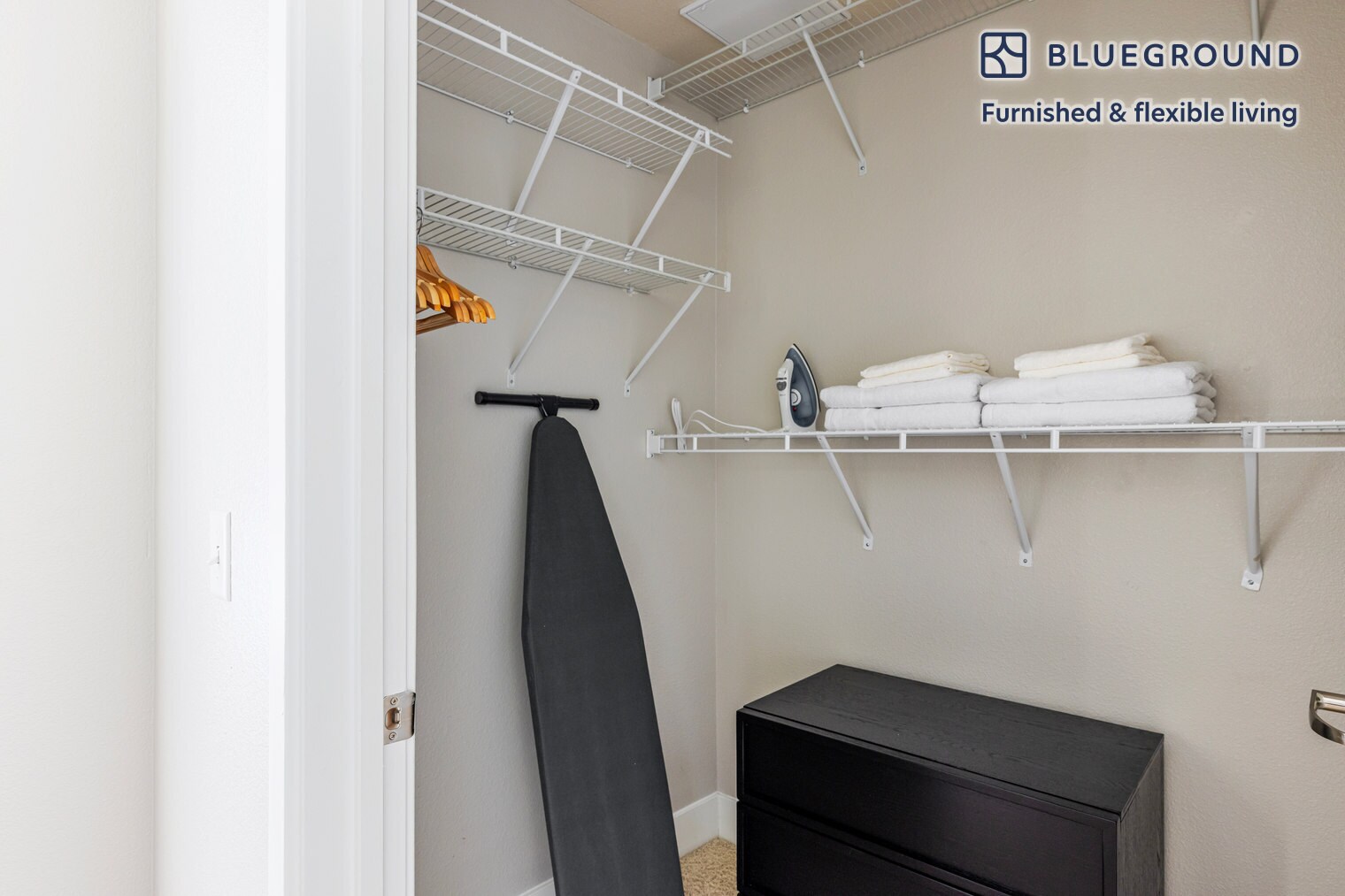 Building Photo - 555 San Antonio Rd