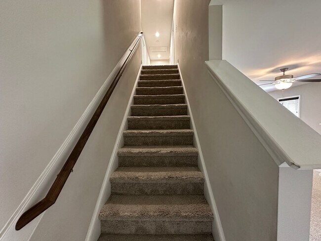 Building Photo - 5233 Debut Ave