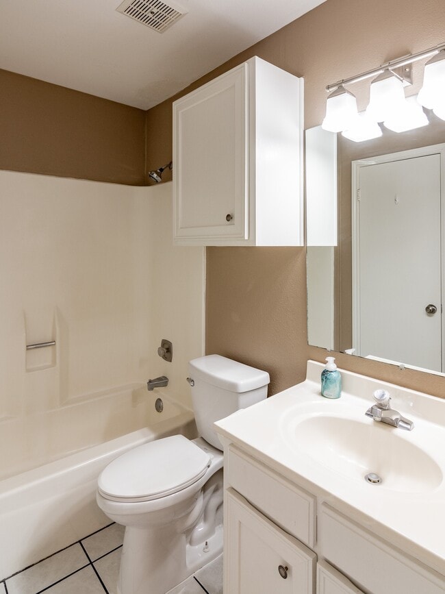 Building Photo - 44 April Point Dr S