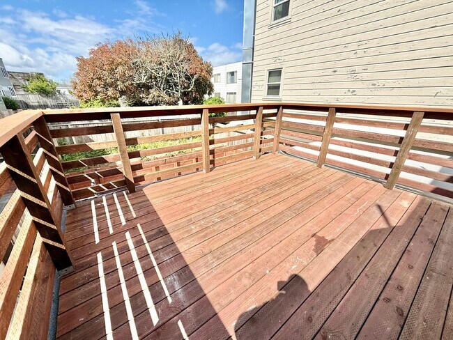 Building Photo - 5840