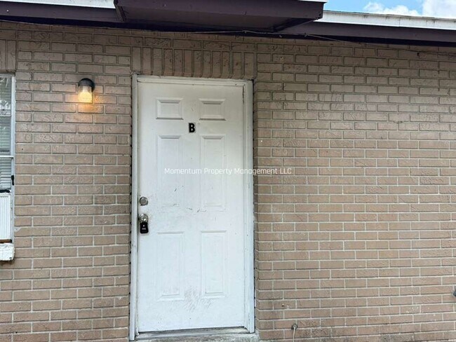 Building Photo - 8218 N Elmer St