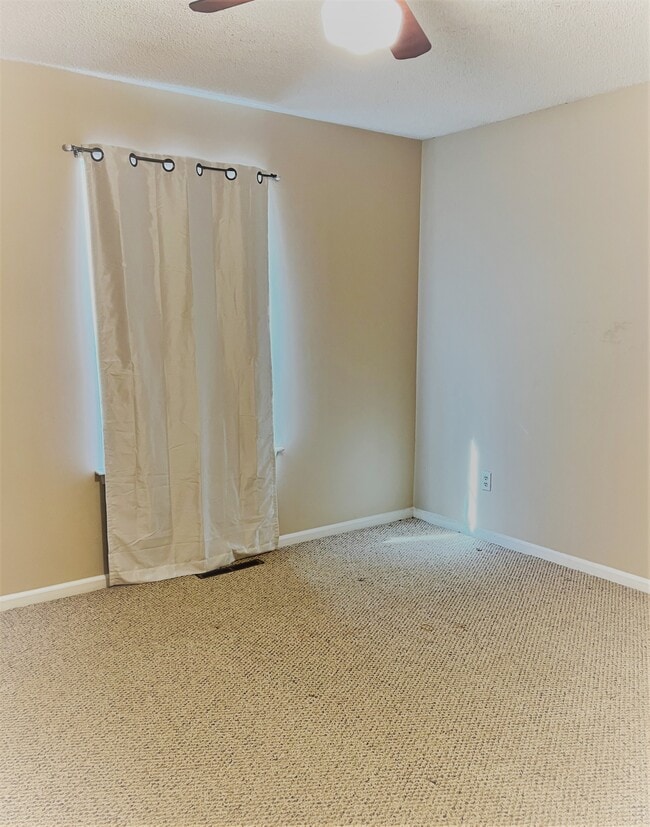 Building Photo - 1705 Willow Creek Ct