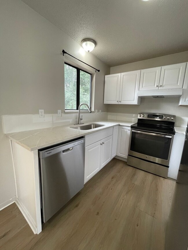 Building Photo - 607-609 Parker St