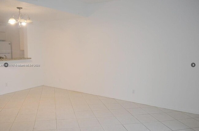 Building Photo - 982 Sevilla Cir